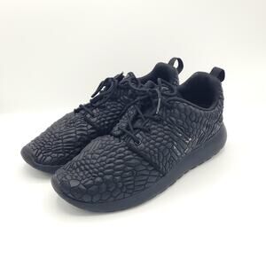 Nike Roshe One DMB Triple Black 807460-001 women's size 7